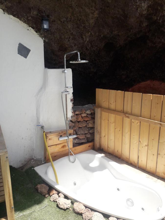 Villa Cueva Rural " Old London " With Jacuzzi And Swimming Pool à Santa-Cruz de Ténérife Extérieur photo